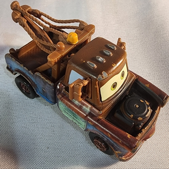 Lot of 5 Disney Pixar Cars Diecast: Mac, Mater, Lightning McQueen - Picture 12 of 14